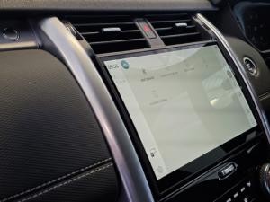 Land Rover Discovery D300 R-Dynamic SE - Image 18