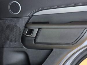 Land Rover Discovery D300 R-Dynamic SE - Image 22