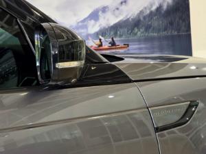 Land Rover Discovery D300 R-Dynamic SE - Image 34