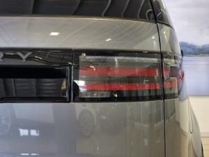 Land Rover Discovery D300 R-Dynamic SE - Image 35