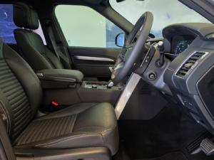 Land Rover Discovery D300 R-Dynamic SE - Image 9