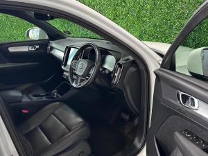 Volvo XC40 D4 AWD Momentum - Image 14