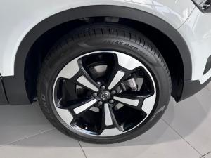 Volvo XC40 D4 AWD Momentum - Image 16