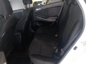 Hyundai Accent hatch 1.6 Fluid auto - Image 13
