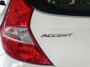 Hyundai Accent hatch 1.6 Fluid auto - Image 18
