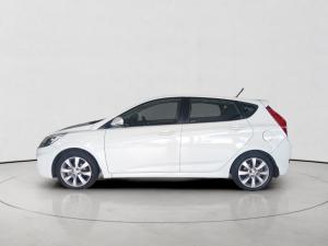 Hyundai Accent hatch 1.6 Fluid auto - Image 3