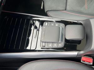 Mercedes-Benz GLA GLA200 Progressive - Image 17