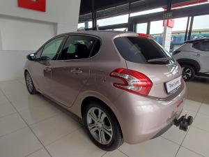 Peugeot 208 5-door 1.6 Allure - Image 4