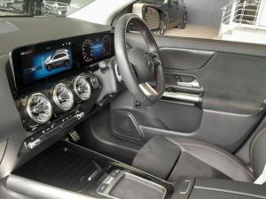 Mercedes-Benz GLA GLA200d Progressive - Image 13