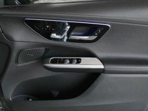 Mercedes-Benz GLC GLC300d 4Matic Avantgarde - Image 13