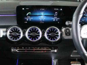 Mercedes-Benz GLB GLB220d 4Matic Progressive - Image 11