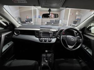 Toyota RAV4 2.0 GX auto - Image 6