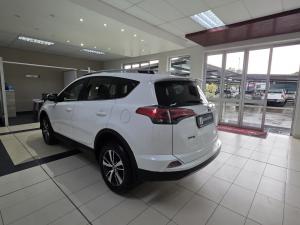 Toyota RAV4 2.0 GX auto - Image 10