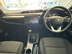 Toyota Hilux 2.4GD-6 double cab 4x4 Raider manual - Image 6