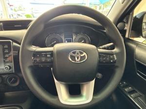 Toyota Hilux 2.4GD-6 double cab 4x4 Raider manual - Image 8