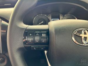 Toyota Hilux 2.4GD-6 double cab 4x4 Raider manual - Image 9