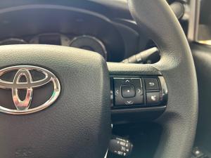 Toyota Hilux 2.4GD-6 double cab 4x4 Raider manual - Image 10