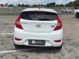 Hyundai Accent hatch 1.6 Fluid - Image 5