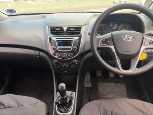 Hyundai Accent hatch 1.6 Fluid - Image 6