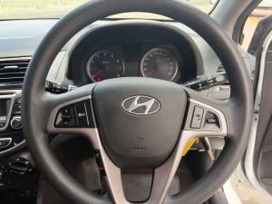 Hyundai Accent hatch 1.6 Fluid - Image 8
