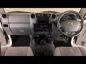 Toyota Land Cruiser 79 4.5D-4D LX V8 single cab - Image 6