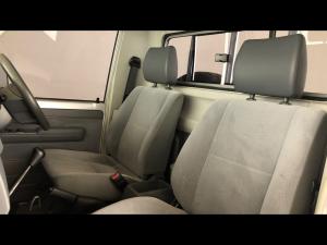 Toyota Land Cruiser 79 4.5D-4D LX V8 single cab - Image 11