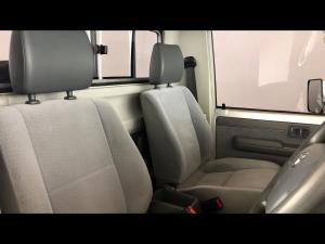 Toyota Land Cruiser 79 4.5D-4D LX V8 single cab - Image 12