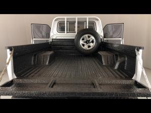 Toyota Land Cruiser 79 4.5D-4D LX V8 single cab - Image 13