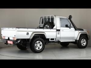 Toyota Land Cruiser 79 4.5D-4D LX V8 single cab - Image 2