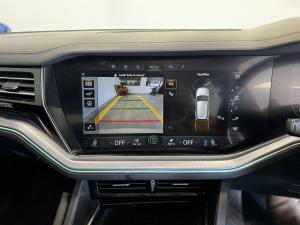 Volkswagen Touareg 3.0 TDI V6 Executive - Image 12