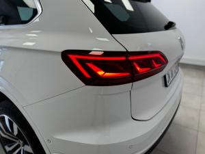 Volkswagen Touareg 3.0 TDI V6 Executive - Image 5