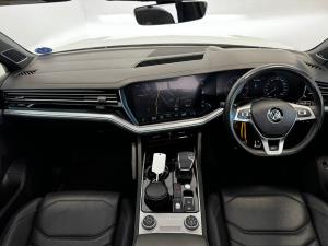 Volkswagen Touareg 3.0 TDI V6 Executive - Image 6