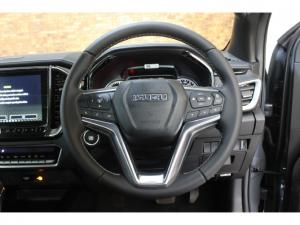 Isuzu D-Max 3.0TD double cab V-Cross - Image 12