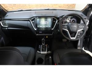 Isuzu D-Max 3.0TD double cab V-Cross - Image 8