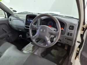 Nissan NP300 Hardbody 2.5TDi (aircon) - Image 12
