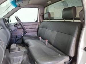 Nissan NP300 Hardbody 2.5TDi (aircon) - Image 17
