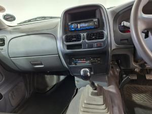 Nissan NP300 Hardbody 2.5TDi (aircon) - Image 7