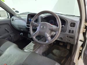 Nissan NP300 Hardbody 2.5TDi (aircon) - Image 9