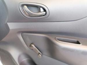 Nissan Navara 2.5DDTi single cab XE - Image 12