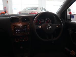 Volkswagen Polo Vivo hatch 1.6 Comfortline auto - Image 10