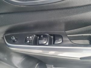 Nissan Navara 2.5DDTi double cab SE 4x4 - Image 19