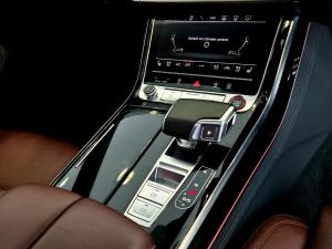 Audi S8 quattro - Image 13