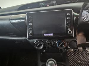 Toyota Hilux 2.4GD-6 single cab Raider manual - Image 9