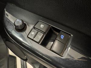 Toyota Hilux 2.4GD-6 single cab 4x4 Raider manual - Image 19