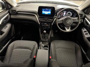 Toyota Urban Cruiser 1.5 XR manual - Image 6