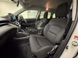 Toyota Urban Cruiser 1.5 XR manual - Image 7