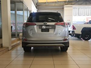 Toyota RAV4 2.2D-4D AWD VX - Image 5