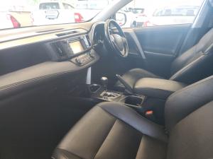 Toyota RAV4 2.2D-4D AWD VX - Image 7