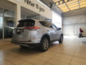 Toyota RAV4 2.2D-4D AWD VX - Image 2