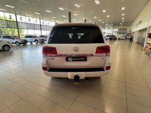 Toyota Land Cruiser 200 4.5D-4D V8 VX-R - Image 5